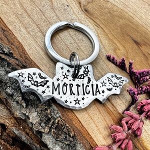 Etiqueta de identificación de murciélago grande: identificación personalizada para perros, Halloween, miércoles, personalizada
