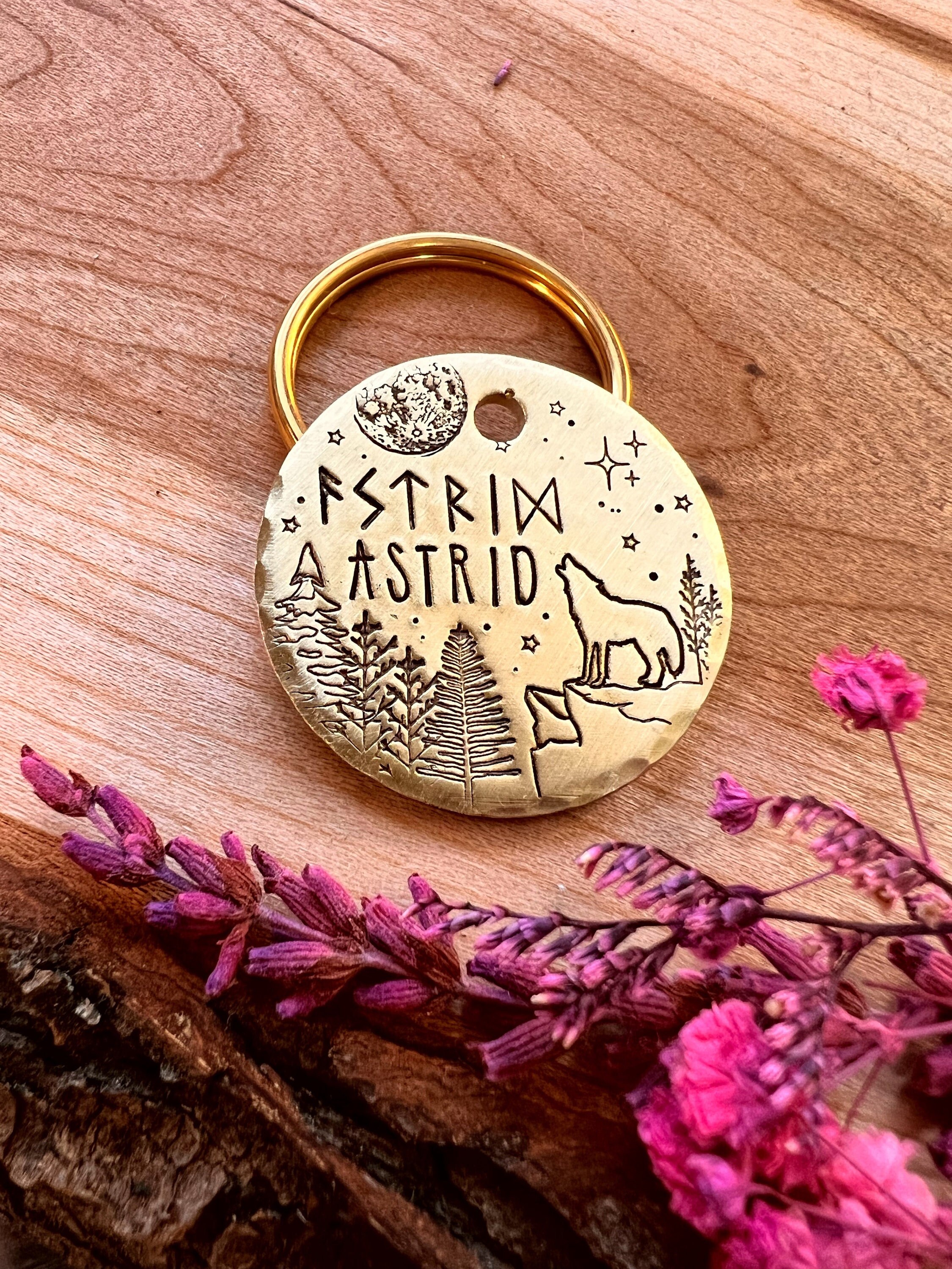 アンティーク ビンテージ リターンタグ キータグ チャーム 友愛結社 秘密結社 Viking Runes Dog Tag: Futhark, Nordic Design, Howling Wolf