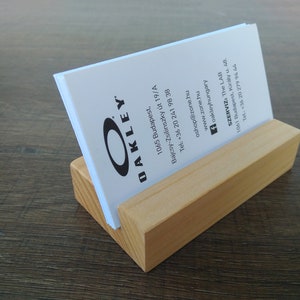 Houten visitekaartjeshouder. Houten kaarthouder van Cherry. Houten visitekaartje standaard. Office Card Display. Gepersonaliseerde kaarthouder.