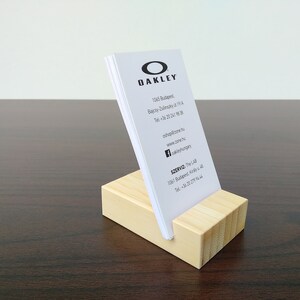 Bamboo Standing Business Card Holder. Wood Business Card Stand. Office Card Display imagem 5