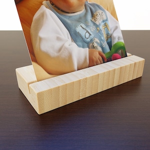 Porte-Photo bois. Titulaire de carte postale en bois. Titulaire de carte postale bois. Porte carte bois. Affichage de carte au bureau. Porte carte en bambou.