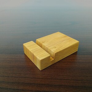 Bamboo Standing Business Card Holder. Wood Business Card Stand. Office Card Display imagem 3