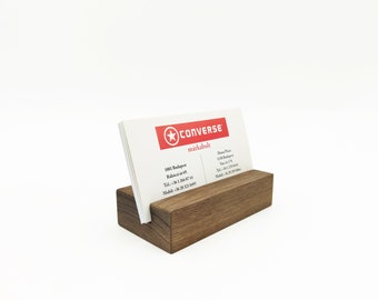 Soporte de tarjeta de visita de madera de nogal oscuro. Tarjeta de visita Soporte para escritorio. Titular de la tarjeta de escritorio. Regalo de negocios. Soporte para tarjetas de madera
