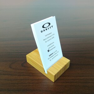 Bamboo Standing Business Card Holder. Wood Business Card Stand. Office Card Display imagem 4