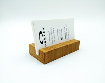 Holz Visitenkarte Halter. Holz-Kartenhalter. Bambus Visitenkarte Stehen. Office-Karte-Anzeige. Personalisierte Karte Halter