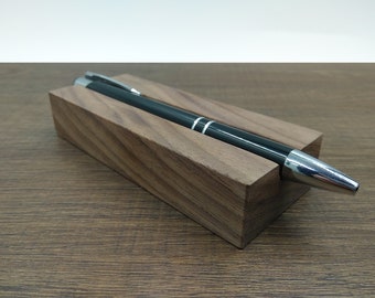Soporte de pluma de madera de nogal oscuro. Organizador de lápiz de escritorio. Almacenamiento de la pluma de madera de nogal. Soporte de lápiz de diseño Elegenat