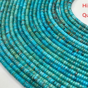 Puede incluir: Primer plano de una hebra de cuentas de turquesa. Las cuentas son de color azul claro con vetas marrones y verdes. Las cuentas son redondas y tienen un acabado liso y pulido. Las cuentas están dispuestas en fila, creando un patrón repetitivo. Las cuentas están enhebradas en un hilo transparente.