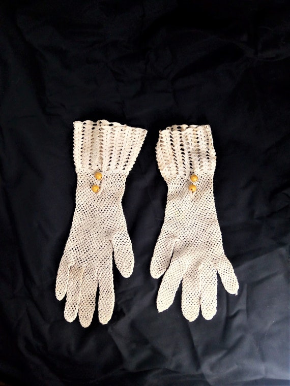 Vintage Child Crochet Gloves with Bakelite Buttons