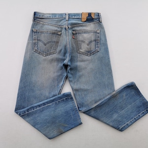 Calça Jeans Levis Vintage Desgastada Anos 90 Levis Lote 501 Calça Jeans Denim Fabricada nos EUA Tamanho 33/32x30