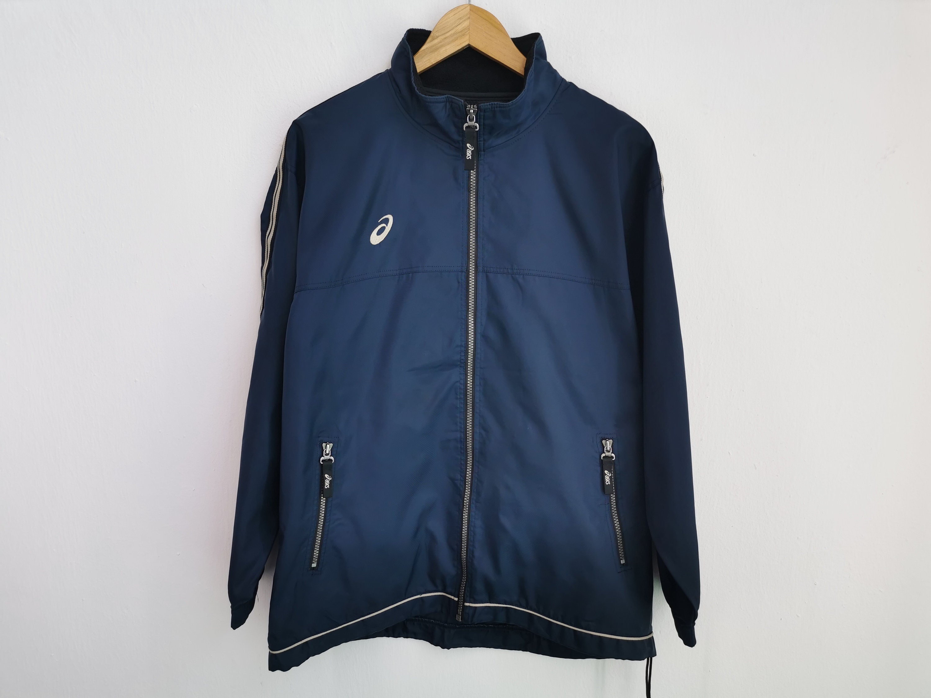 ASICS Jacket Vintage Size Jaspo S ASICS Windbreaker Vintage ASICS Made in Japan Windbreaker Jacket Size M/L ASICS Jacket Vintage Size Jaspo S ASICS Windbreaker Vintage ASICS Made in Japan Windbreaker Jacket Size M/L