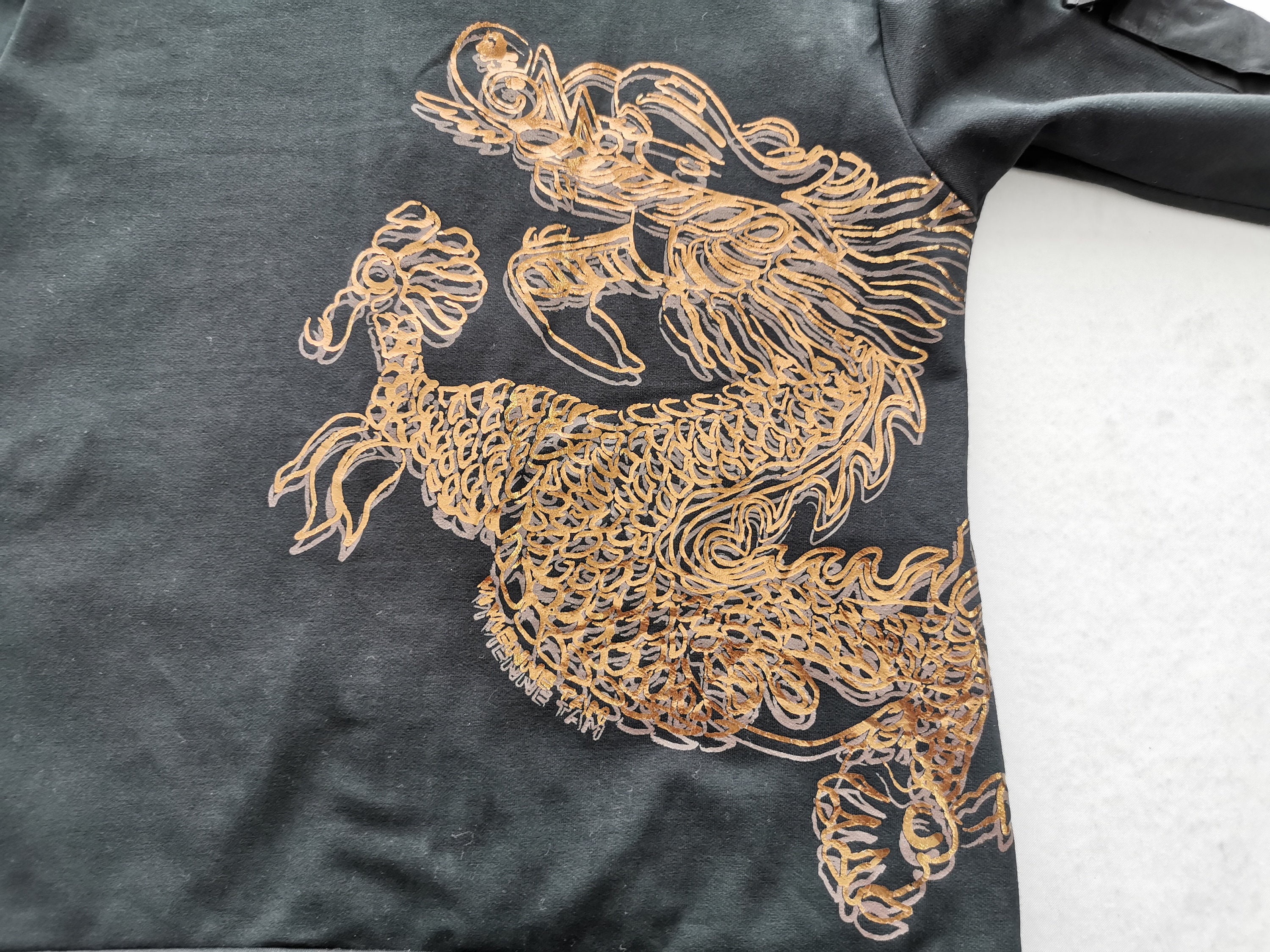 Vivienne Tam Sweatshirt Vintage Vivienne Tam Dragon Logo Vivienne Tam Sweatshirt Vintage Vivienne Tam Dragon Logo