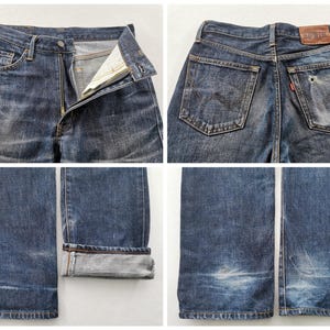 K&ouml;nnte beinhalten: Vier-Panel-Bild einer dunkel gewaschenen Jeans. Die Vorderansicht zeigt den Knopf- und Rei&szlig;verschluss, die Taschen und das Ausbleichen. Die R&uuml;ckansicht zeigt die Taschen, den Lederaufn&auml;her und die Abnutzung. Die unteren Paneele zeigen die Beine und Manschetten.