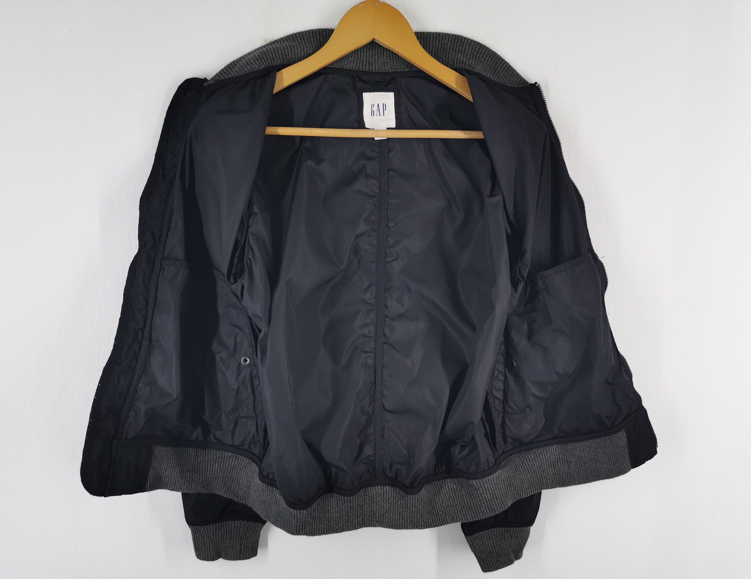 Gap windbreaker sale