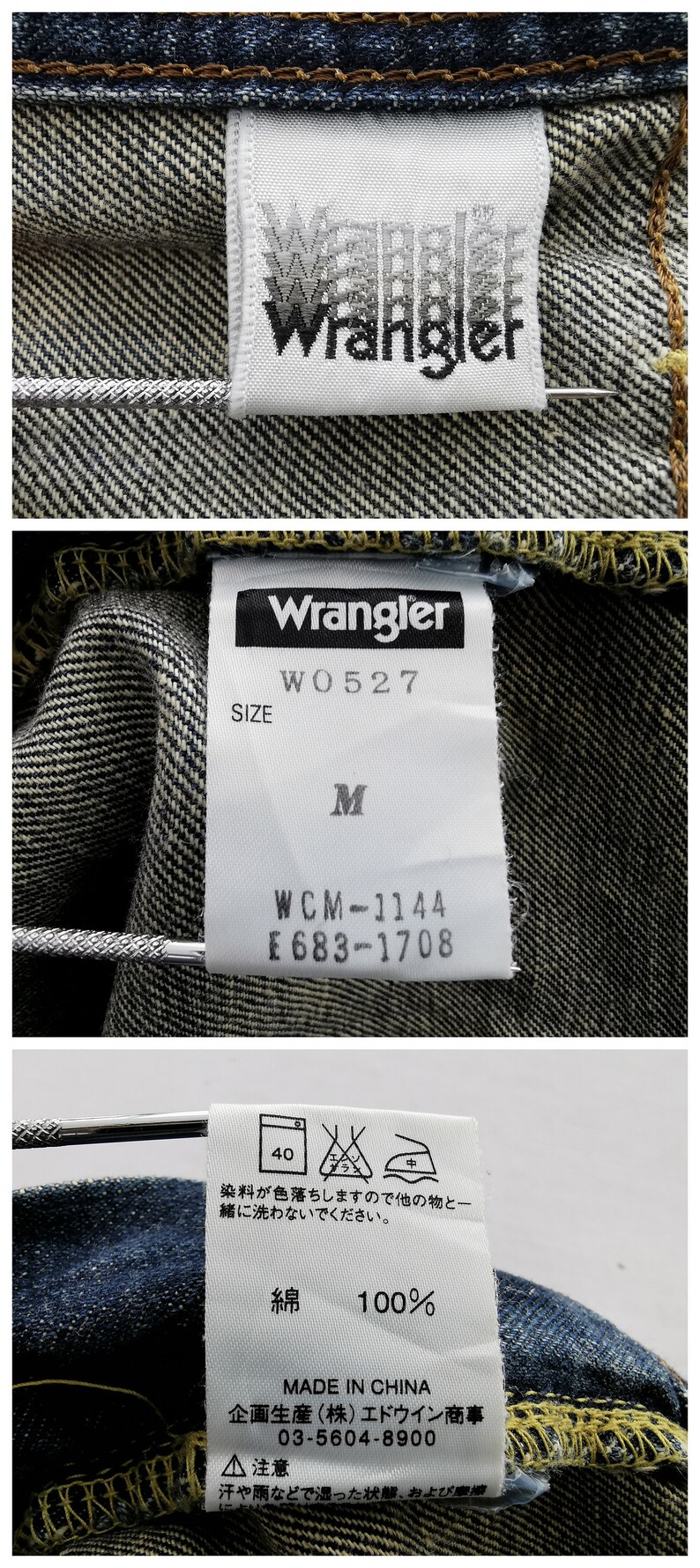 Puede incluir: Primer plano de tela vaquera con tres etiquetas. La etiqueta superior dice "Wrangler". La etiqueta del medio muestra "W0527" y la talla "M". La etiqueta inferior indica 100% algod&oacute;n y "Made in China".