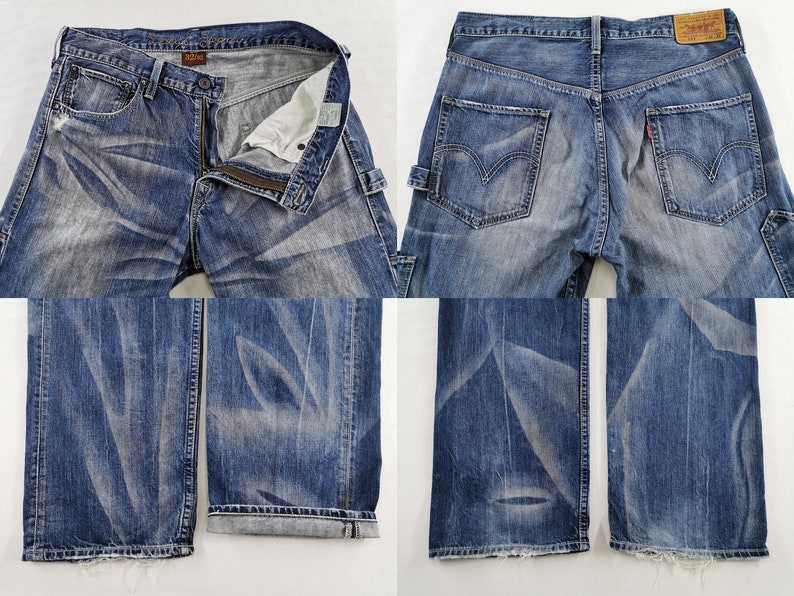 K&ouml;nnte beinhalten: Blaue Jeans aus Denim mit verwaschener Optik und Used-Details. Die Jeans haben einen Knopf- und Rei&szlig;verschluss, mehrere Taschen und einen Lederaufn&auml;her auf der R&uuml;ckseite. Die Jeans werden aus verschiedenen Blickwinkeln gezeigt.