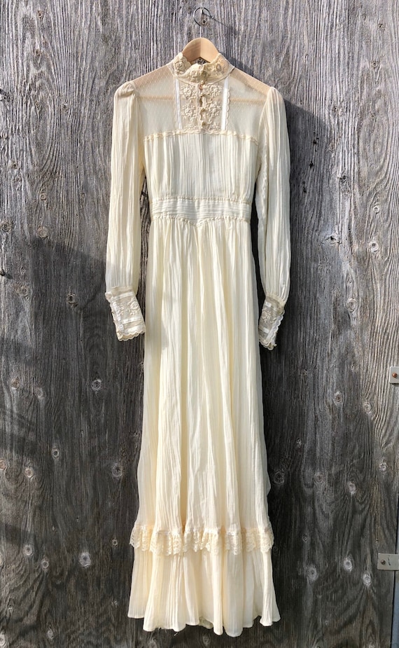 1970s Ivory & Lace Gunne Sax Dress- size small