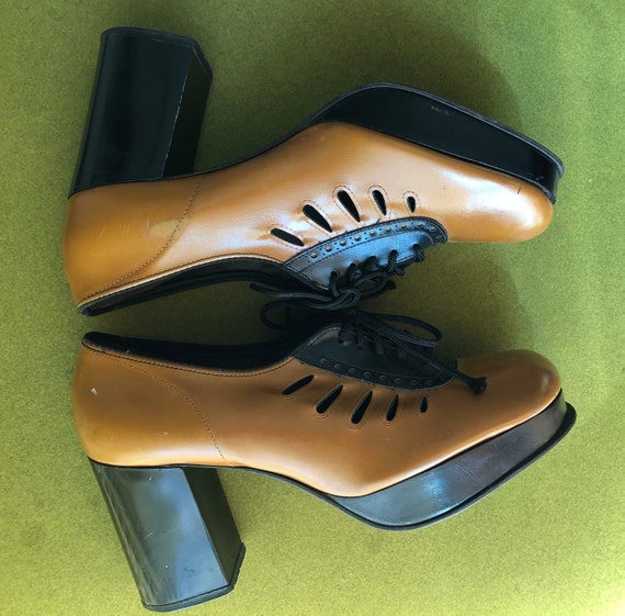 1970s Cut Out Oxford Platforms- size 7