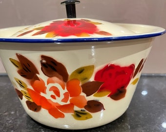 Vintage Medium Enamelware Pot with Lid. Swallow Brand Enamel. Floral Enamelware. Kitchen Décor Enamel pot 1970's Retro Style