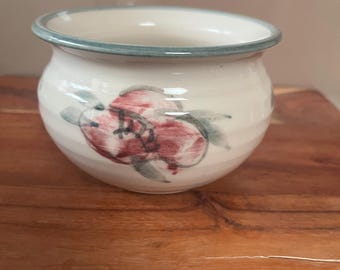 Maceta de cerámica para interiores Studio Art Pottery con esmalte por goteo color burdeos y verde, ideal para plantas de interior, suculentas y cactus. Hecha a mano.