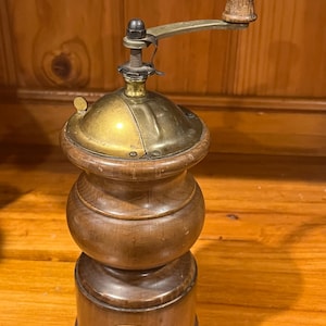 Vintage Italian Coffee Grinder by Tre Spade-Wooden&Brass Hand Crank Mill Collectable Coffee Grinder Rustic Kitchen Decor Italian Kitchenware