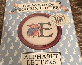 Alfabetletters borduurmini's NIEUW-Naaipakketten -Borduur De wereld van Beatrix Potter-Letter E, - NIEUW-6" (15 cm rond)