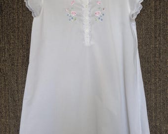 Laura Ashley Vtg Long Nightgown Lace Trim Embroidered Flowers Large Cap Sleeves