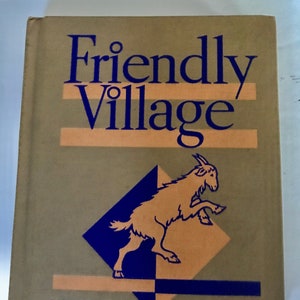 Puede incluir: Un libro antiguo titulado "Friendly Village" con una cubierta beige. El título está en azul, con una ilustración de cabra en un diamante azul y naranja. El texto "The Alice and Jerry Books" está en la parte inferior.