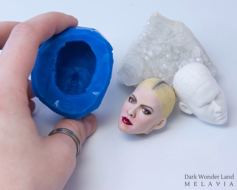 Face Milla Jovovich Mold