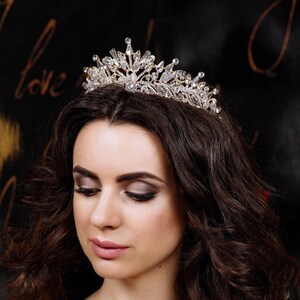 Lussuosa tiara di cristallo, tiara d&#39;oro, tiara d&#39;argento, tiara da sposa, corona di cristallo, tiara da sposa, accessorio per capelli da sposa.