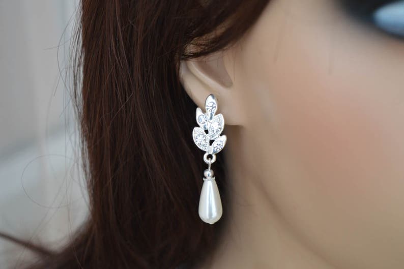 Aventine,Bridal jewelry Set,Bridesmaid Jewelry Set,Bridesmaid Gift Set,Bridal earrings,White Pearl Necklace and Earring Sets