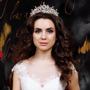 Lussuosa tiara di cristallo, tiara d&#39;oro, tiara d&#39;argento, tiara da sposa, corona di cristallo, tiara da sposa, accessorio per capelli da sposa.