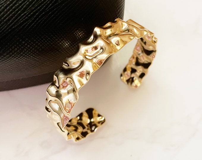 Big Crumpled Gold Bracelet, Roughly Hammered Bracelet, Minimalist Gold Bracelet, Stacking Cuff, Gold Bangle Bracelet, Everyday Bracelet
