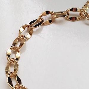 Leafy Chain Bracelet, Curved Chain Bracelet, Gold bracelet,  Everyday Bracelet, Gold Layering Bracelet, Stack Bracelet,