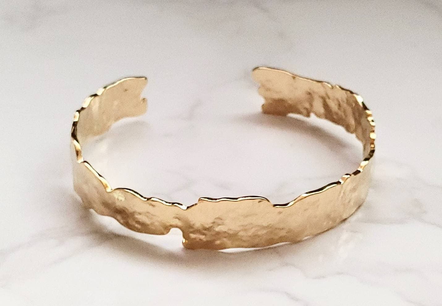 HAMMERED GOLD CUFF – Lenique Louis