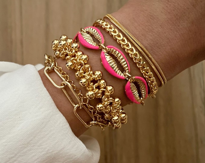 Cowrie Shell Gold Chain Bracelet, Seashell Chain Bracelet, Fancy Gold bracelet,  Beach Bracelet, Gold Layering Bracelet, Stack Bracelet