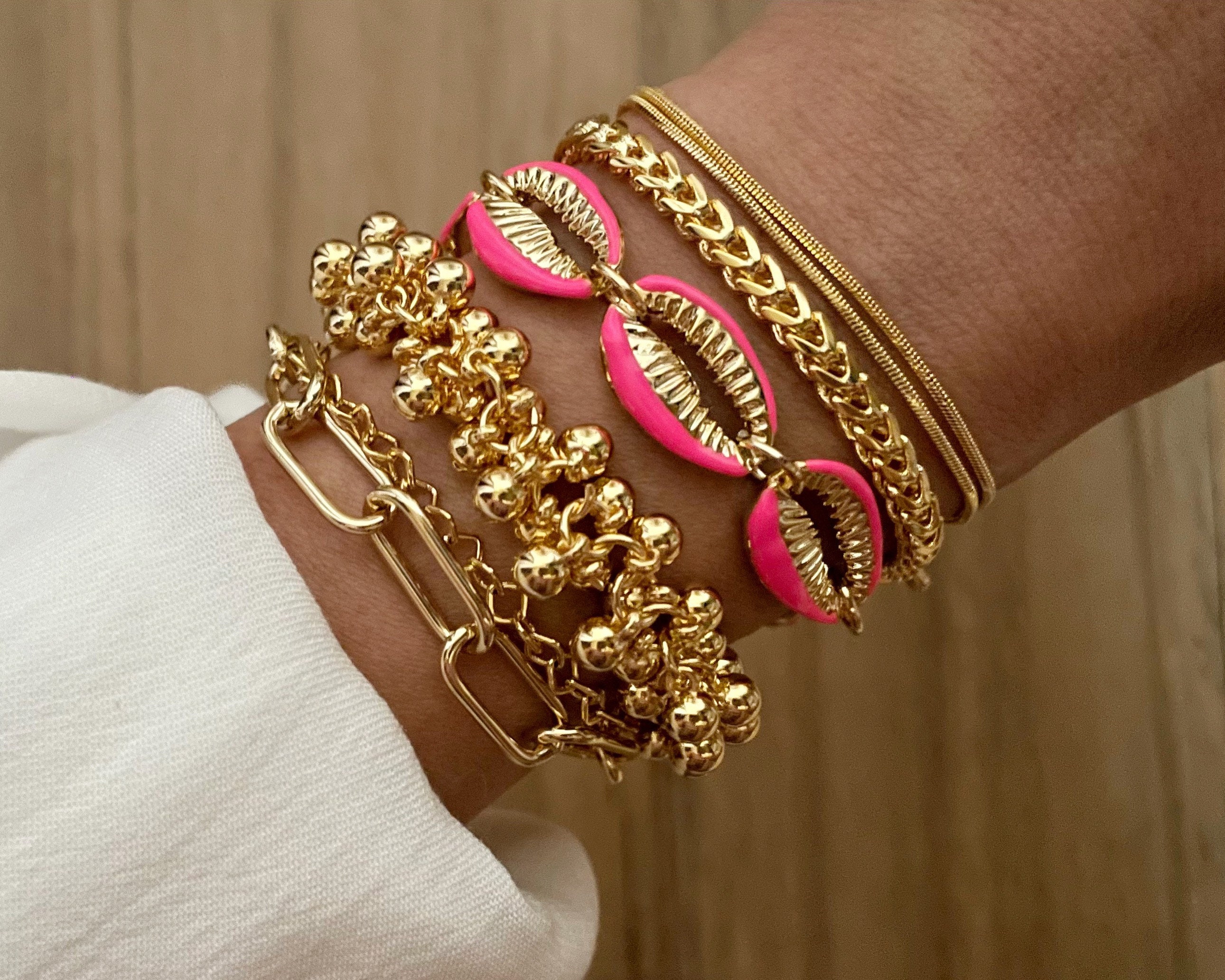 HR sales New fancy rose gold bracelet at Rs 160 in Surat | ID: 26334045148