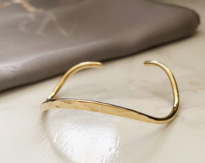 Wave Hammered Cuff Bracelet, Minimalist Gold Bracelet, Wave Gold Cuff Bracelet, Gold Plated Cuff Bracelet, Everyday Bracelet