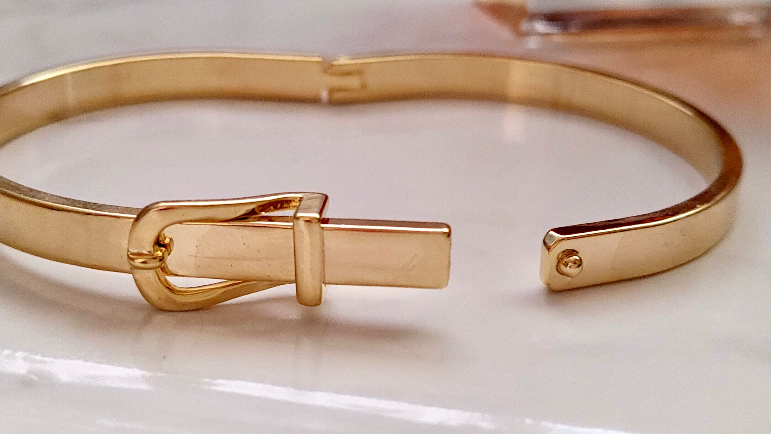 Gold belt buckle bracelet discount