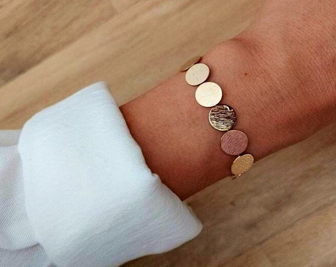 Disk Chain Bracelet, Gold Cuff Bracelet, Mimalist Gold Bracelet, Gold Coin Cuff Bracelet, Simple Bracelet, Everyday Bracelet