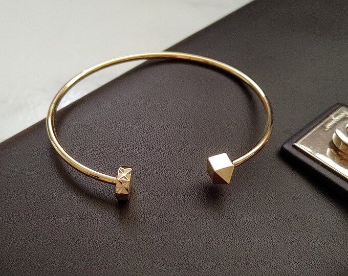 Gold Cuff Bracelet, Geomatrical Figure Cuff Bracelet, Mimalist Gold Bracelet, Gold Cuff Bracelet, Simple Bracelet, Everyday Bracelet