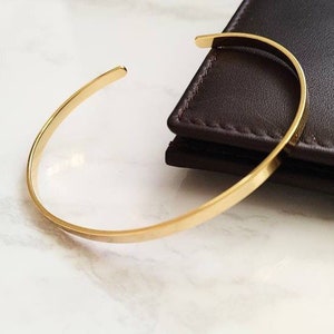Bracelet manchette en or uni, bracelet minimaliste, bracelet empilable, bracelet en or simple, bracelet maigre, bracelet de tous les jours