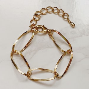 Bracelet chaîne anneau torsadé, chaîne à maillons dorés, bracelet pile, bracelet chaîne, bracelet de superposition d&#39;or, grand bracelet à maillons gras
