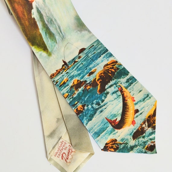 Vintage 40s 50s Tie, Wild Photo Print Fish Tie - image 3