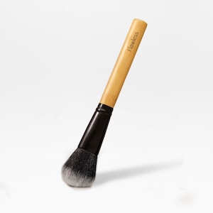 Vegan Contouring Makeup Brush: Bamboo Handle, Synthetic Fibres