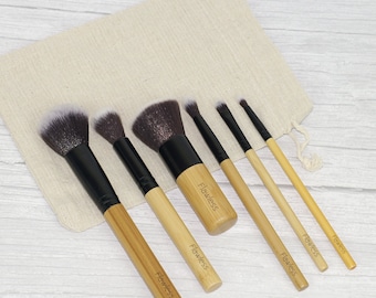 Dewy skin bamboo brush set