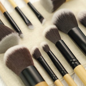 Vegan Professional Complete Makeup Brush Set, 11 Pieces, Sustainable Bamboo, synthetic brush Gift. image 4