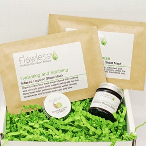 Veganistische verwennerij geschenkdoos. Handgemaakt, plasticvrij en dierproefvrij. Gezichtsmaskers, lippenbalsem en vochtinbrengende crème