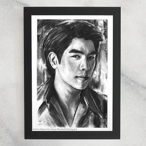 Kinn KinnPorsche Art Print, Meile Phakphum Porträt Zeichnung, Thai BL Drama Kunstwerk