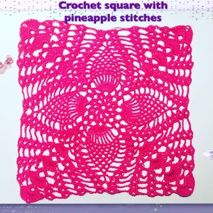 Könnte beinhalten: Ein rosa Häkelquadrat mit einem Ananas-Stichmuster.