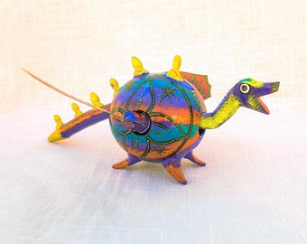 Scultura Armadillo di Oaxacan Alebrije / Scultura in legno di Oaxacan intagliata a mano colorata / Armadillo Alebrije artistico di Oaxacan